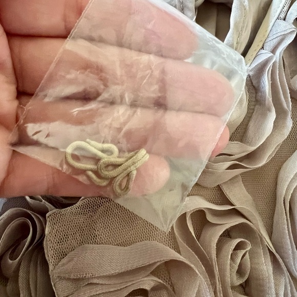 Beige/Taupe Rosettes, Lined, 3/4 Sleeves Cropped Jacket. By Issac Mizrahi. - Picture 10 of 11